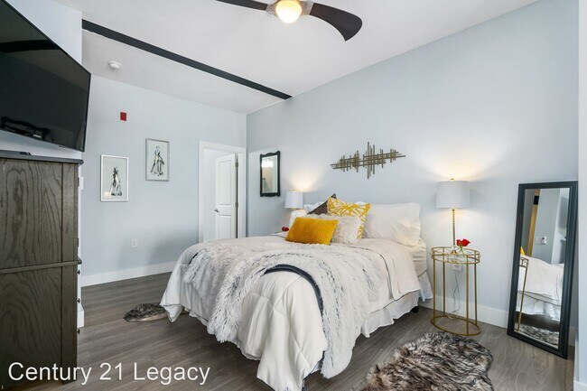 Building Photo - 1 br, 1 bath House - 202 E Main St #204
