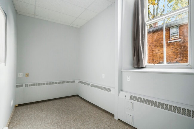 Building Photo - 329 Johnson St
