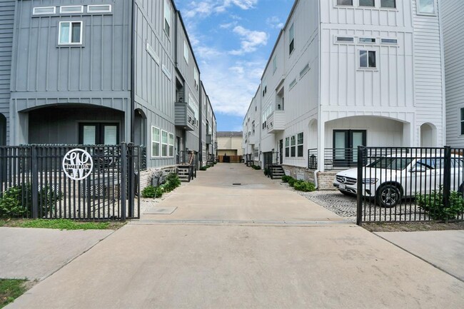 Foto del edificio - 1223 W 16th St