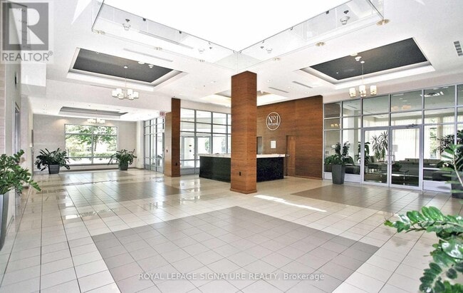 Photo du bâtiment - 1-1601 Elm Dr W