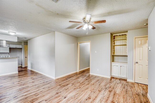 Foto del edificio - 4419 Curly Oaks Dr