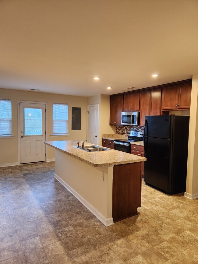 Foto del edificio - 1344 Stone Rdg Pk Lp