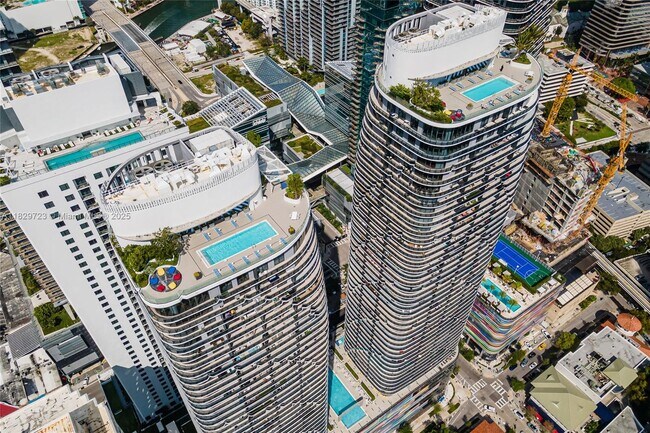 Foto del edificio - 45 SW 9th St