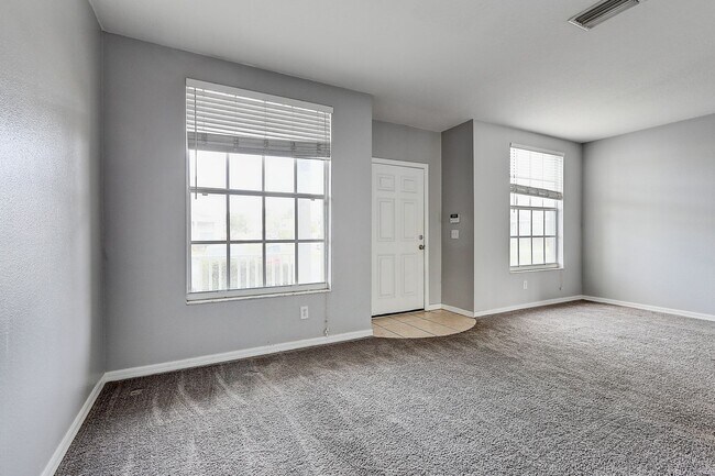 Building Photo - Land O'Lakes 3 Bed/2.5 Bath Townhome for L...