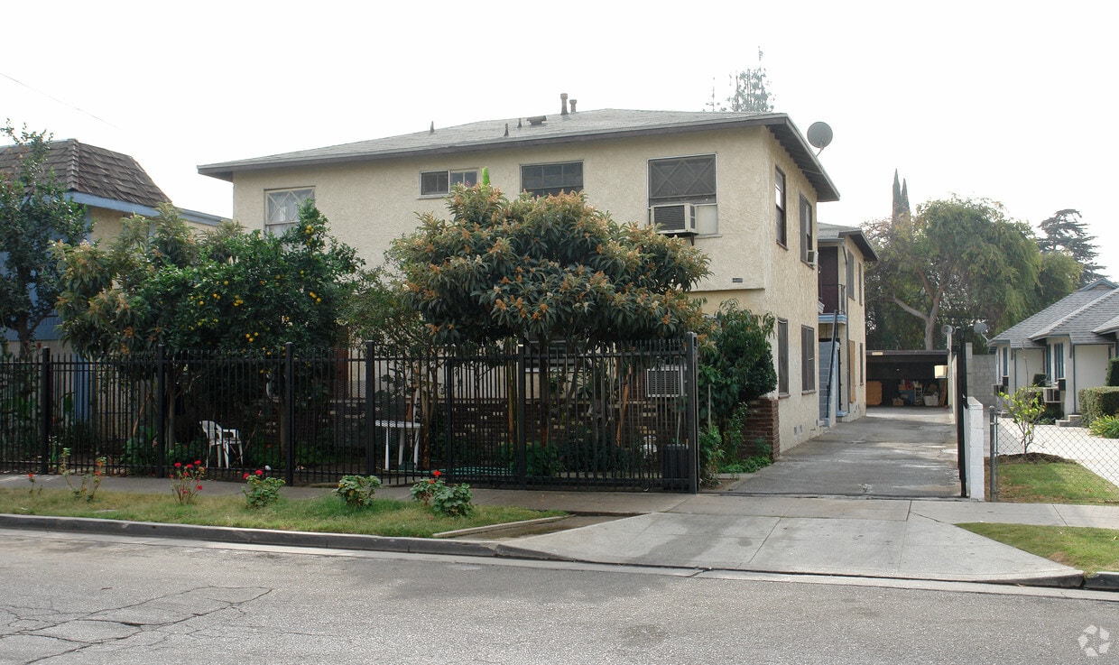 Building Photo - 14202 Delano St