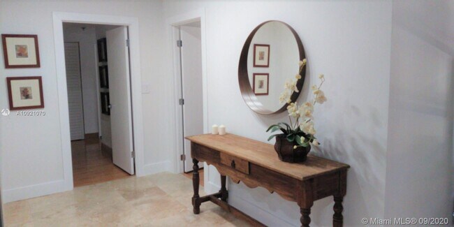 Building Photo - 251 Crandon Blvd