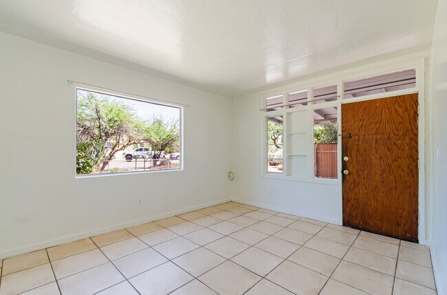 Foto del edificio - 1810 E 7th St