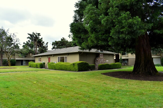 Community Room - Village Inn Apartments