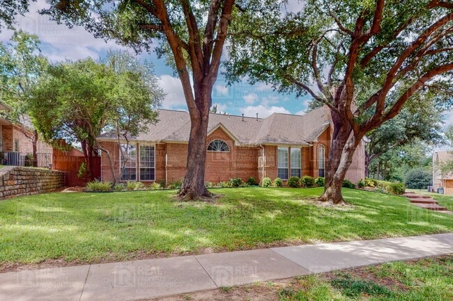 Building Photo - Spacious Corner 4 Bedroom House in Coppell...