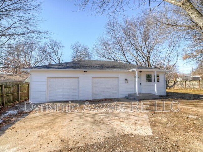 Building Photo - 4093 Mt Carmel Rd
