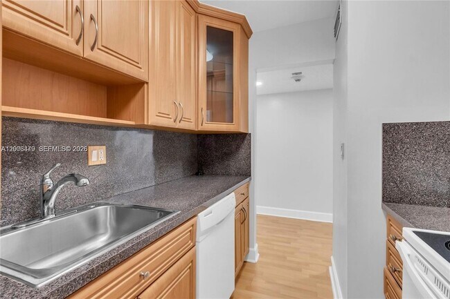 Foto del edificio - 5055 NW 7th St