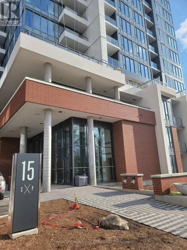 Building Photo - 15 Wellington St S