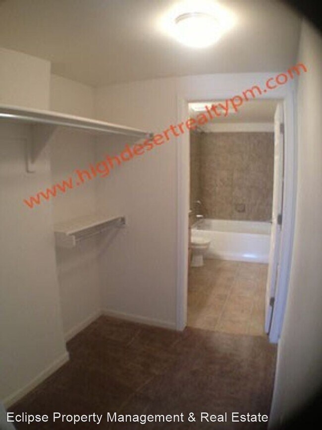 Building Photo - 2 br, 2 bath House - 1202 Walnut Ave #4