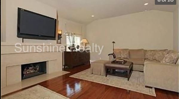 Building Photo - Quiet Westwood Neighborhood Home