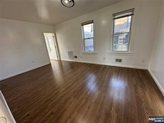 Foto del edificio - 79 Belmont Ave