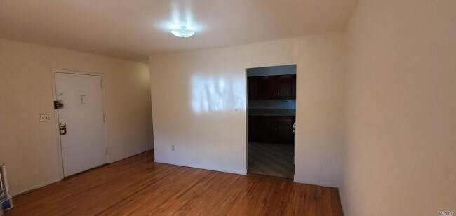 Foto del edificio - 59-43 50th Ave