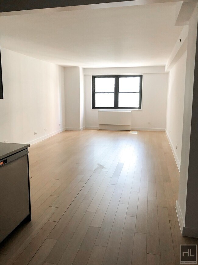 Building Photo - East 39th Street
