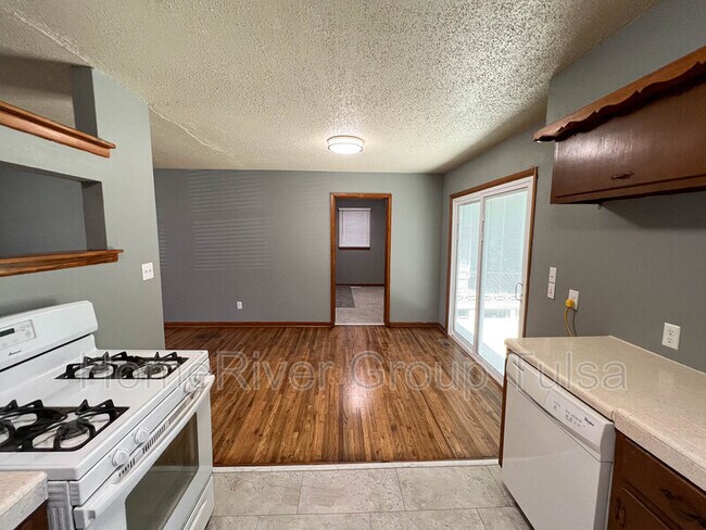 Building Photo - 510 W Pittsburg Pl