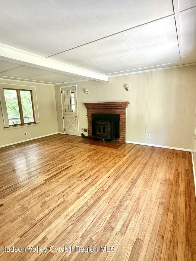 Building Photo - 18 Tara Ln