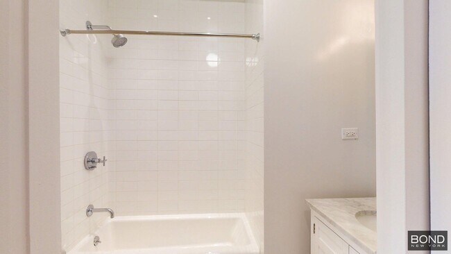 Foto del edificio - 448 Broome St