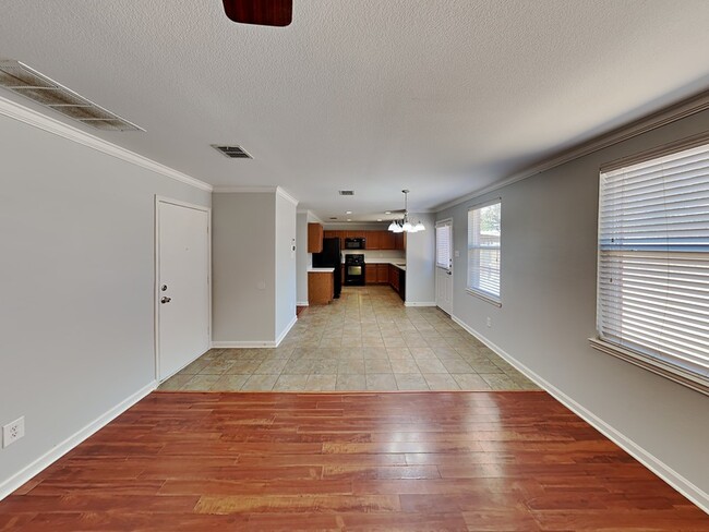 Foto del edificio - 3421 Highpoint Dr