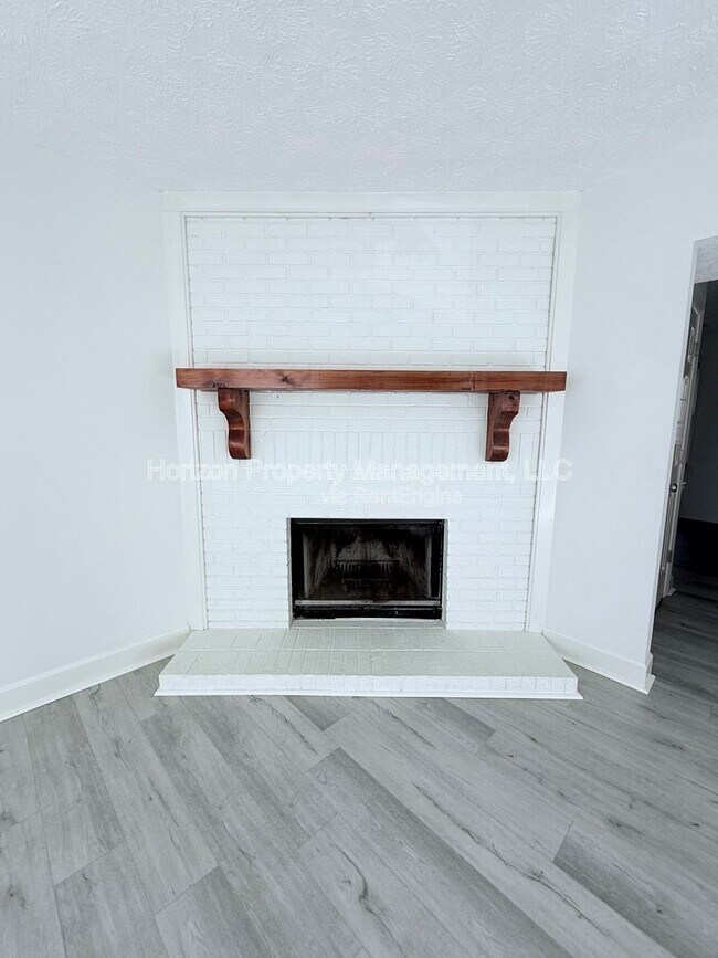 Foto del edificio - 4071 Hidden Hollow Dr