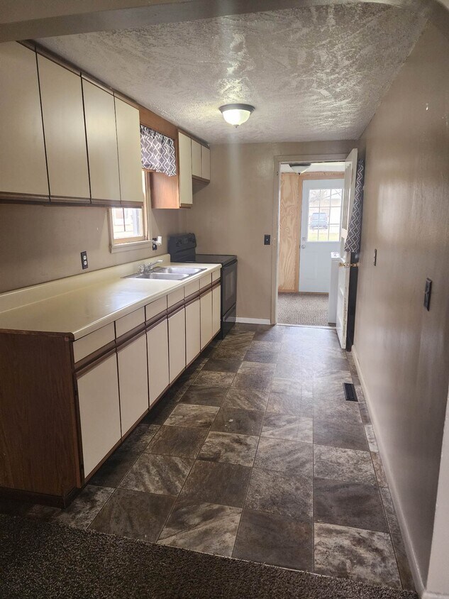 15 6th St NE, Watertown, SD 57201 Townhome Rentals in Watertown SD