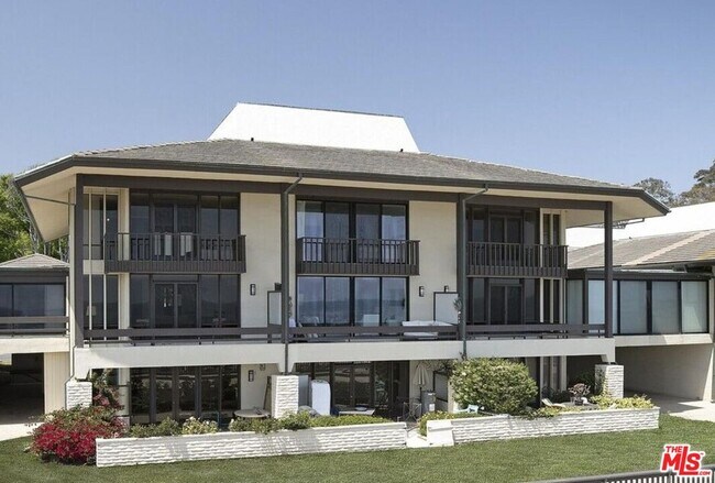 Building Photo - 1385 PLAZA PACIFICA Plz