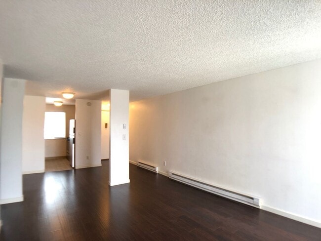 Building Photo - 3 bedroom/1 bath in SE!