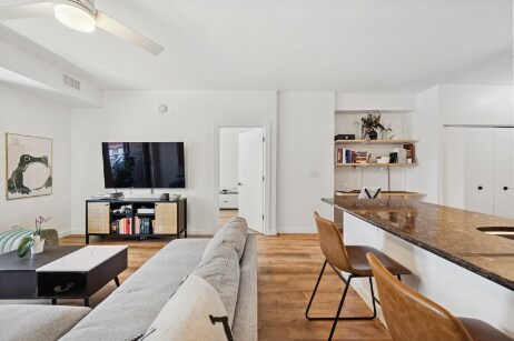 Foto del edificio - 451 W Huron St