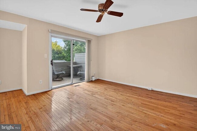 Foto del edificio - 9805 Lake Shore Dr