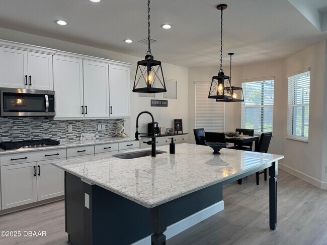 Foto del edificio - 772 Margaritaville Ave