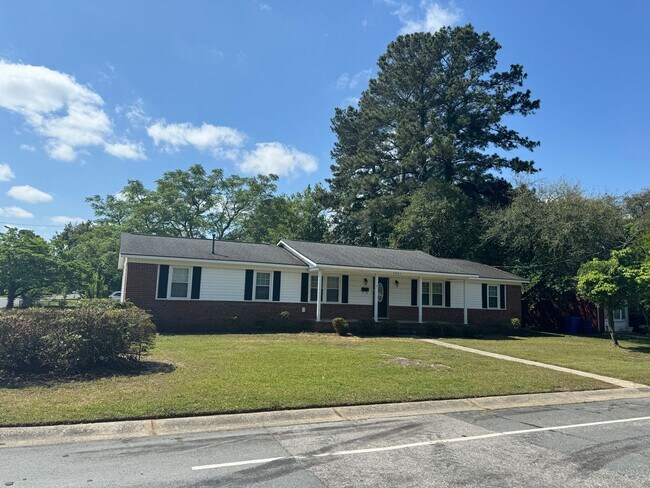 Building Photo - Close to Cape Fear Valley Hospital