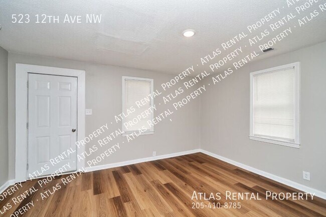 Foto del edificio - 523 12th Ave NW