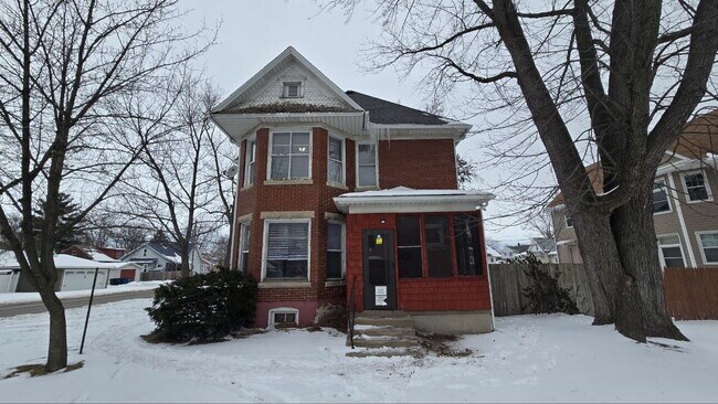 Building Photo - Spacious 3BR/1BA First-Floor Home with Garage & Fenced Yard in Quiet Michigan City Neighborhood