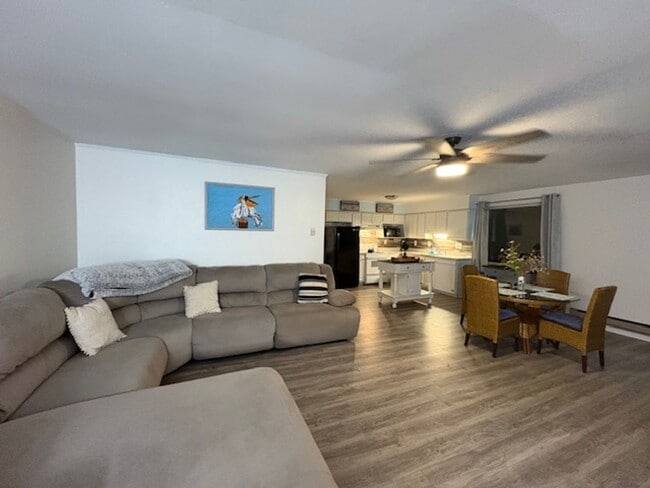 Building Photo - Beautiful Waterfront 1-bedroom 1- bath fur...