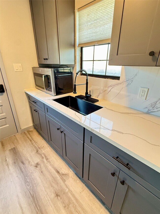 Foto del edificio - 210 N Mattson St