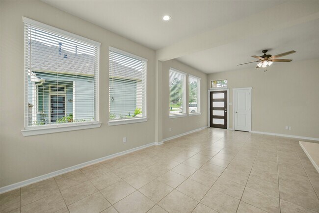 Building Photo - 323 N Spotted Fern Dr