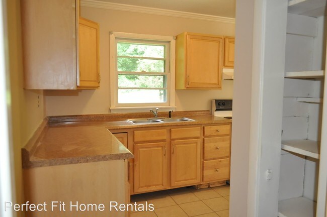 Building Photo - 3 br, 1 bath House - 5040 S.Cobb School Road