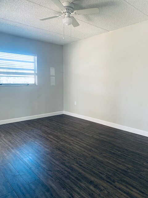 Building Photo - 6525 Deeb St