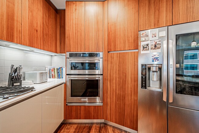 Building Photo - LUX 1BD, 1.5BA Lakehouse Condo with Bonus Den