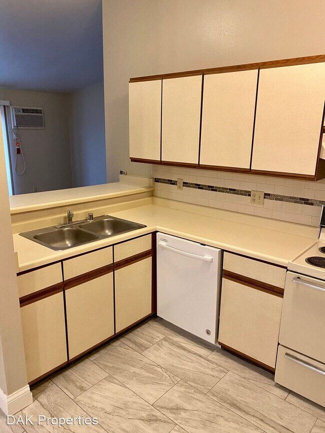 Foto del edificio - W201N16633-N16633 Hemlock St