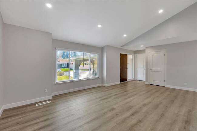 Building Photo - Fully Remodeled 3 Bedroom with Top Rated C...