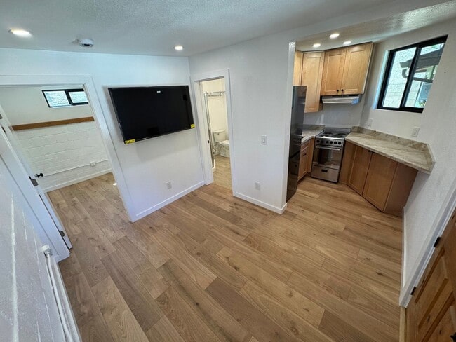 Building Photo - 8220 Edison Dr