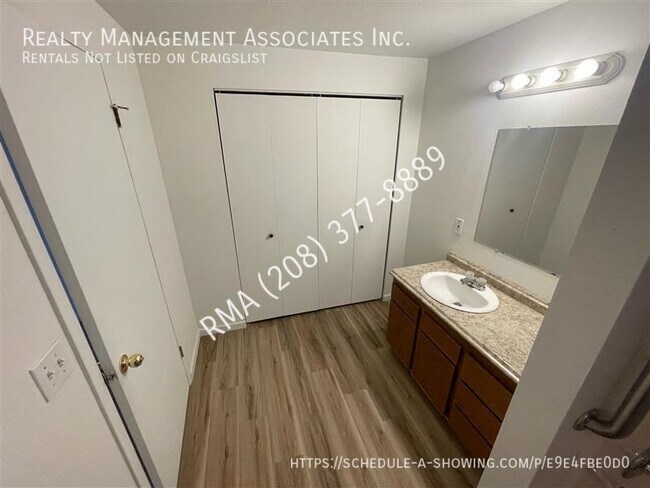 Building Photo - Great 1 bedroom townhouse located in Caldw...