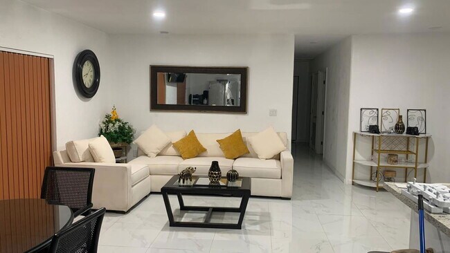Foto del edificio - 3041 NW 185th Ter