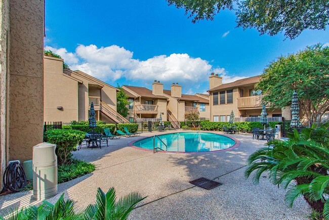 Building Photo - 5001 Lamonte Ln