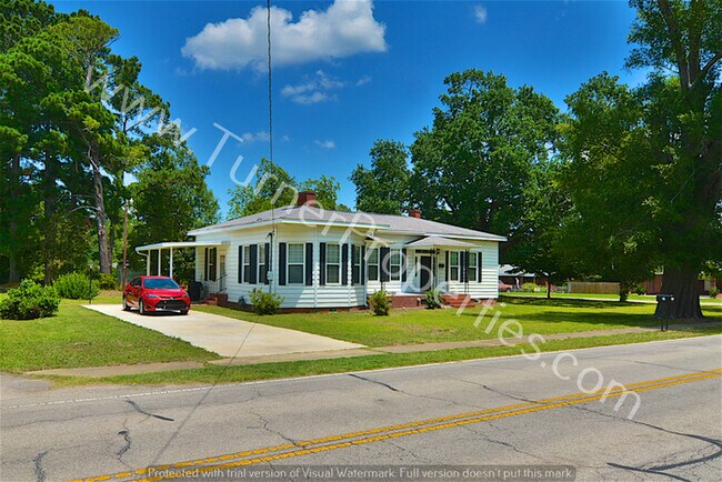 Building Photo - 233 Summerland Ave