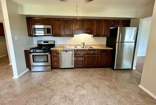 Building Photo - 398 Raritan Dr