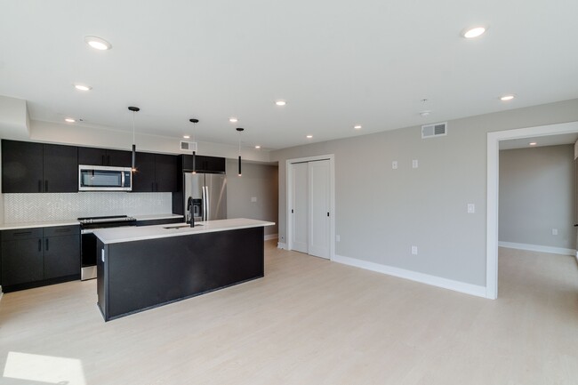 Building Photo - 6604 Ridge Ave